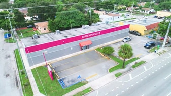Retail Building in North Miami - Local commercial