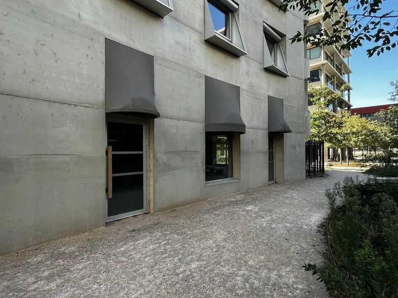 Local commercial dans Lyon à louer - Photo de l’immeuble – Image 1 sur 8