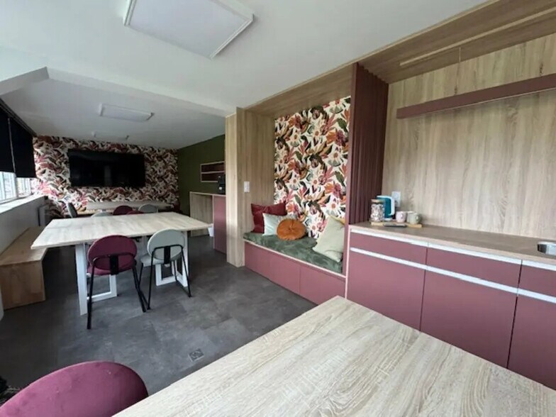 Bureau dans Porte des Pierres Dorées à louer - Photo de l’immeuble – Image 1 sur 4
