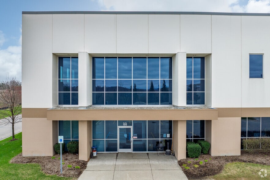 315 W Silverbell Rd, Orion, MI à louer - Photo de l’immeuble – Image 2 sur 7