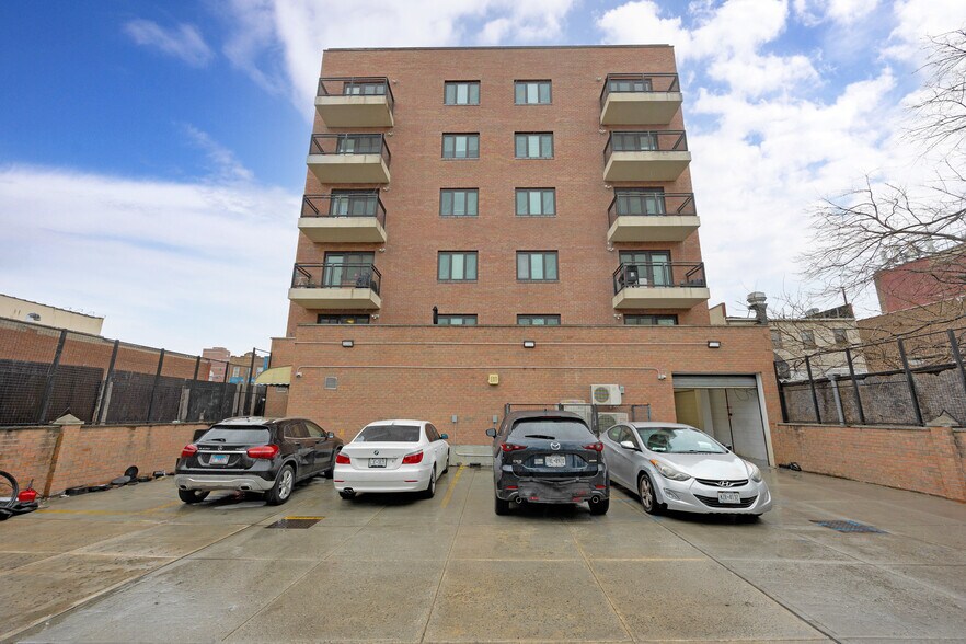 172-18 Jamaica Ave, Jamaica, NY à vendre - Photo de l’immeuble – Image 3 sur 32