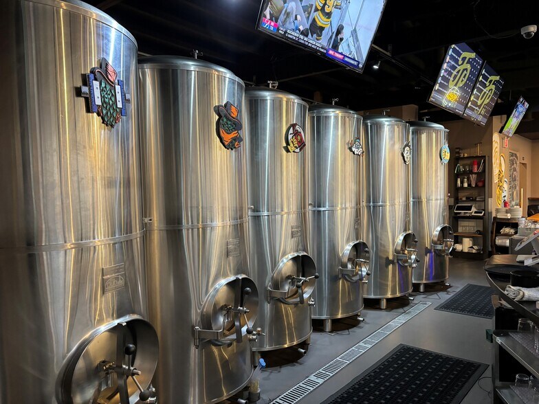 16087 Perry Hwy, Warrendale, PA à louer - Photo de l’immeuble – Image 2 sur 4