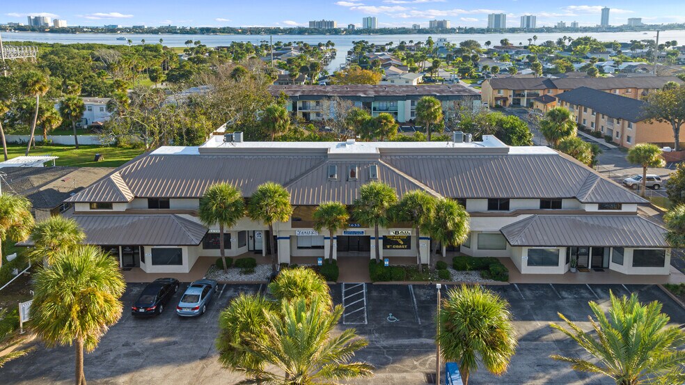 1635 S Ridgewood Ave, Daytona Beach, FL à louer - Photo de l’immeuble – Image 1 sur 17