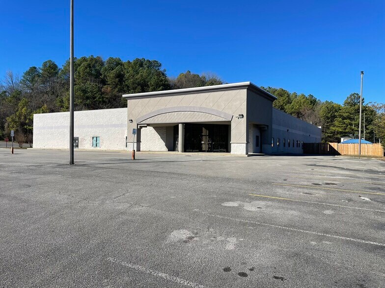 6701 Crestwood Blvd, Birmingham, AL à vendre - Photo principale – Image 1 sur 31