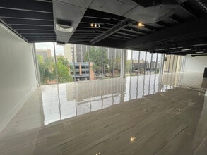 611 Civic Center Dr W, Santa Ana, CA à louer Photo intérieure– Image 2 sur 6