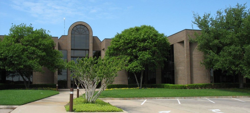 1845 Precinct Line Rd, Hurst, TX à louer - Photo de l’immeuble – Image 1 sur 1