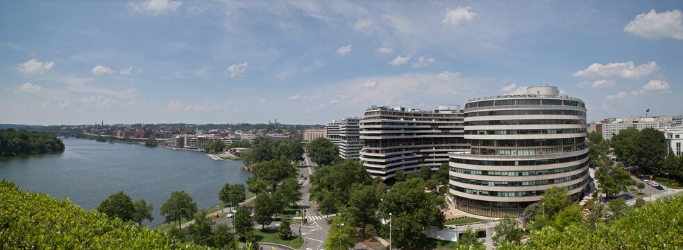 600 New Hampshire Ave NW, Washington, DC à louer - Photo de l’immeuble – Image 1 sur 14