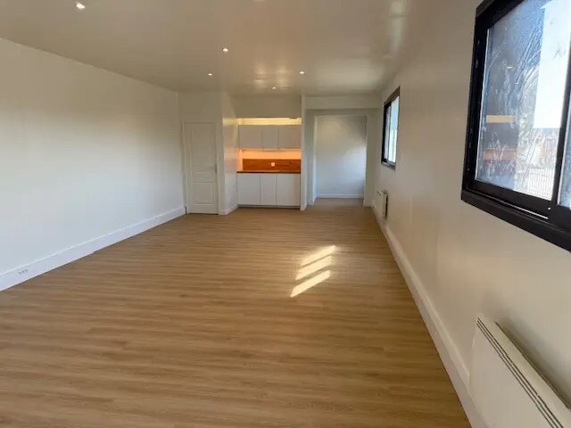 Plus de détails pour 113 Avenue De Verdun, Fontenay-Trésigny - Bureau à louer