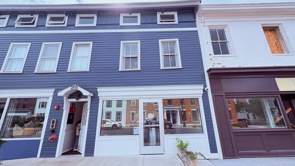 205 Warren St, Hudson, NY à louer - Photo principale – Image 1 sur 23