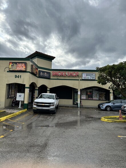 941 W Palm Dr, Homestead, FL à louer - Photo de l’immeuble – Image 2 sur 2