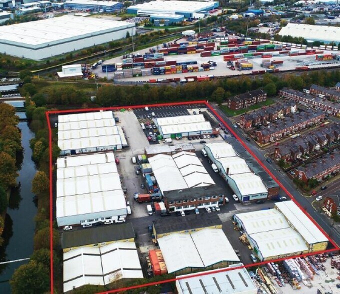 Longford Trading Estate, Manchester à louer - Photo de l’immeuble – Image 2 sur 4