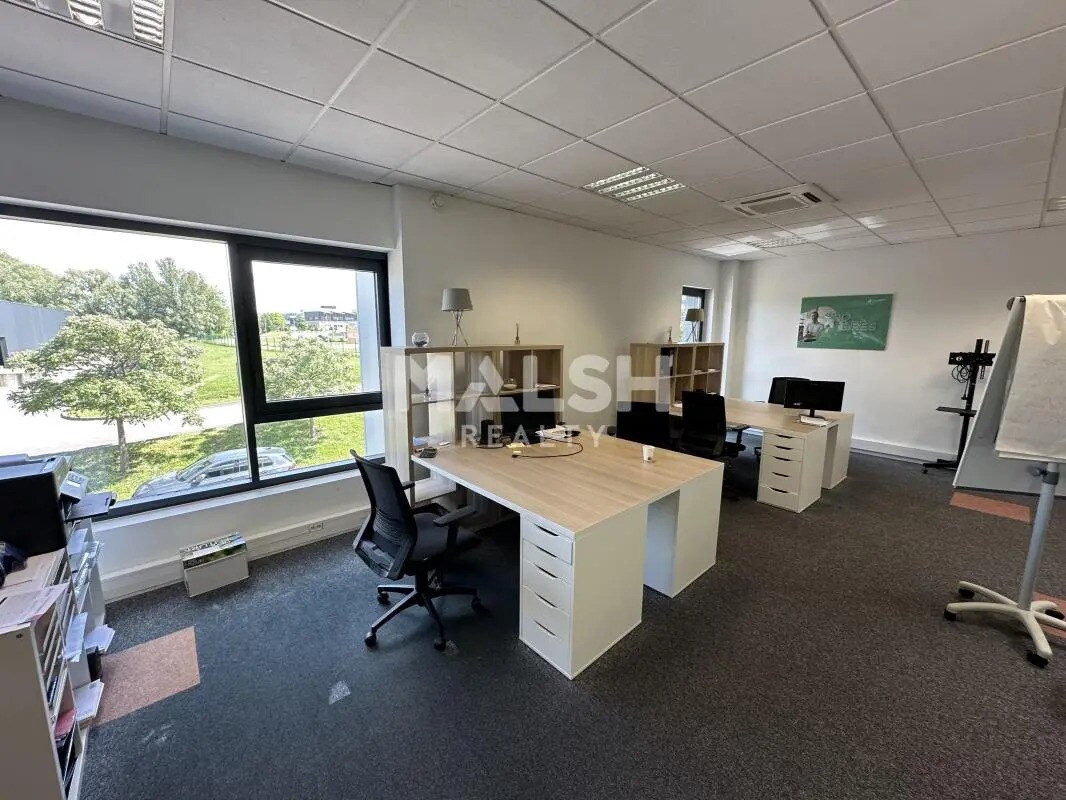 Bureau dans Villefontaine à louer Photo de l’immeuble– Image 1 sur 7