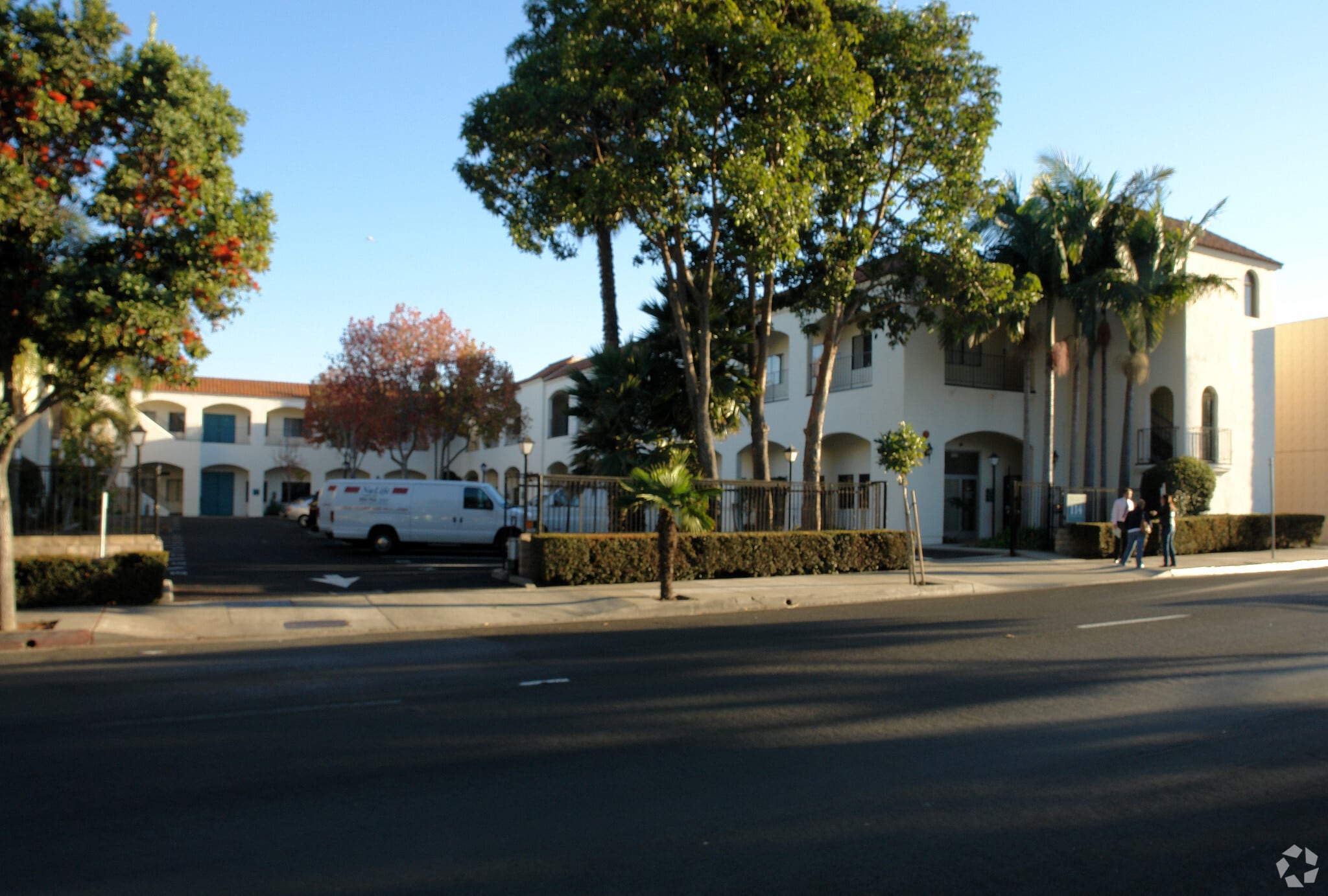 114 E Haley St, Santa Barbara, CA à louer Photo principale– Image 1 sur 6