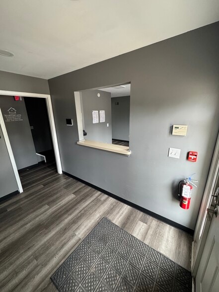 5505 S Sheldon Rd, Canton, MI à louer - Photo de l’immeuble – Image 2 sur 17