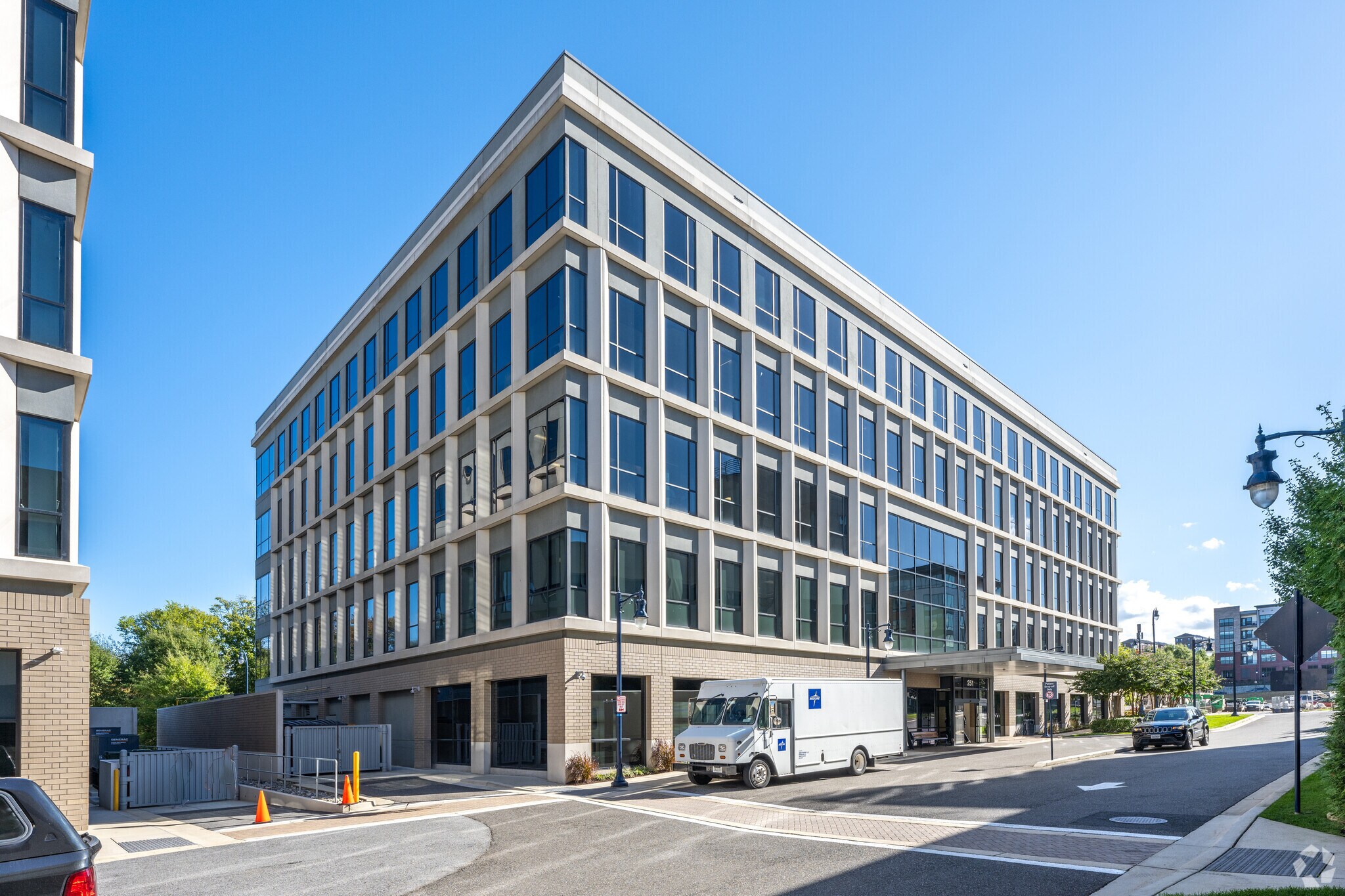 251 National Harbor Blvd, Oxon Hill, MD à louer Photo principale– Image 1 sur 7