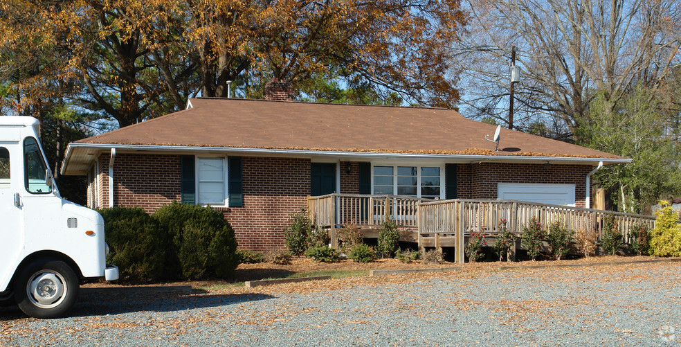 2779 Alamance Rd, Burlington, NC à louer - Photo de l’immeuble – Image 3 sur 4