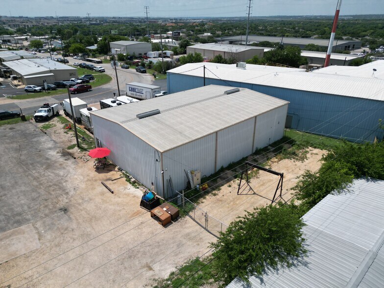 13802 Dragline Dr, Austin, TX à louer - Photo de l’immeuble – Image 3 sur 3