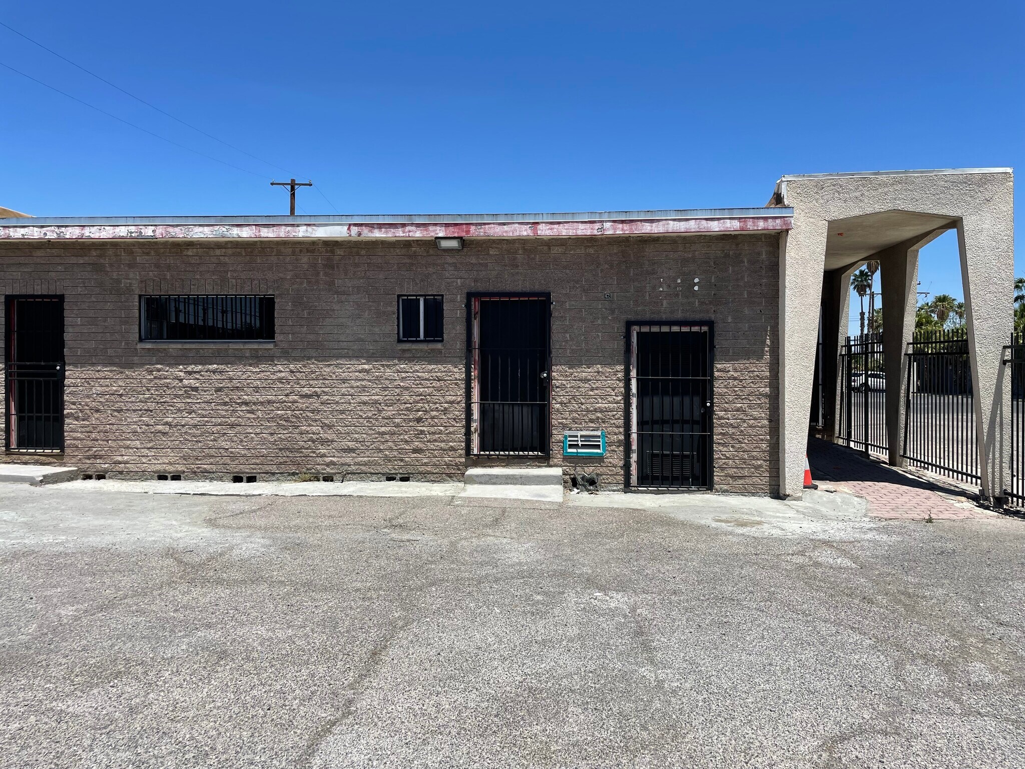 818 E Sahara Ave, Las Vegas, NV à louer Photo de l’immeuble– Image 1 sur 7