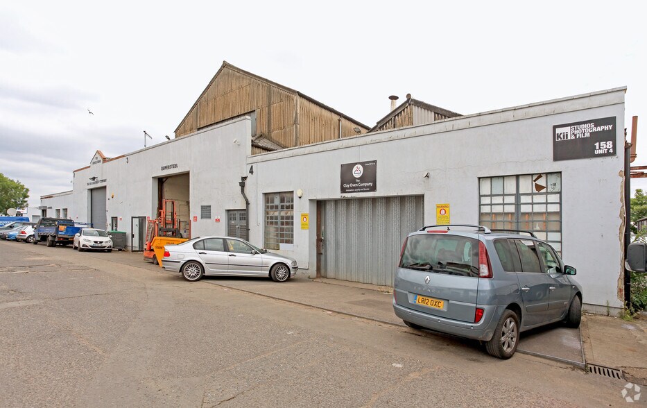 158 Dukes Rd, Londres à louer - Photo de l’immeuble – Image 3 sur 9