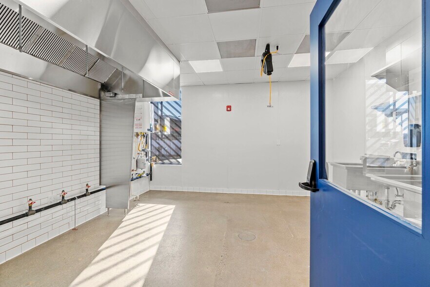 4711 W Broad St, Richmond, VA à vendre - Photo intérieure – Image 3 sur 24