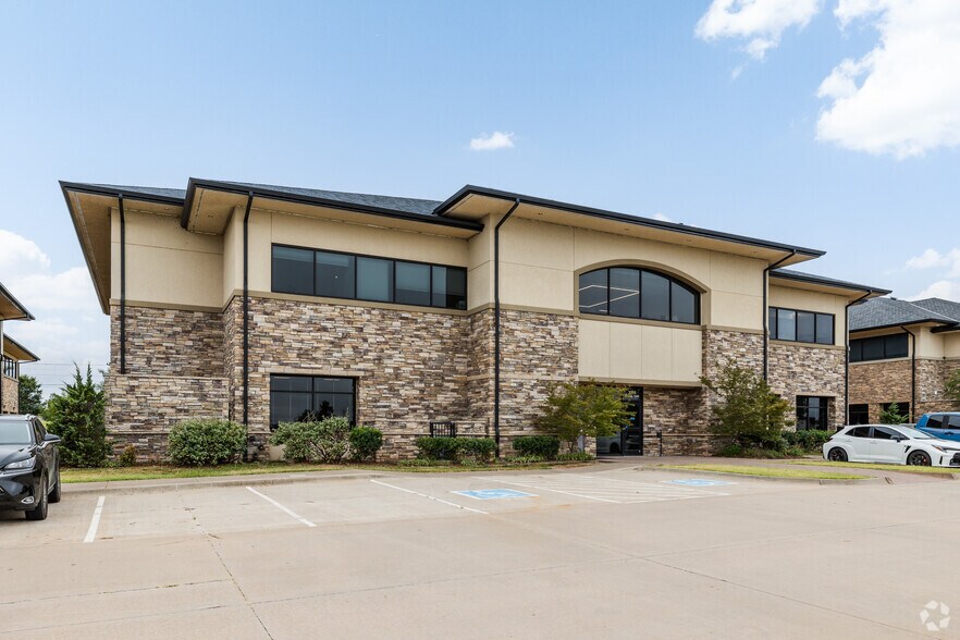 3151 W Tecumseh Rd, Norman, OK à louer - Photo de l’immeuble – Image 3 sur 9