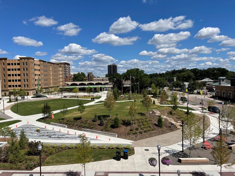 210-212 E 3rd St, Royal Oak, MI à louer - Photo de l’immeuble – Image 3 sur 5