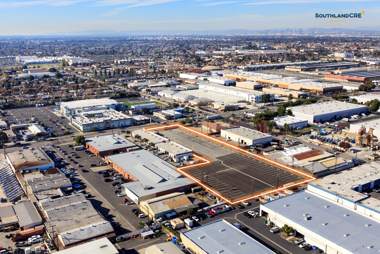12122 Woodruff Ave, Downey, CA à louer Aérien– Image 1 sur 9