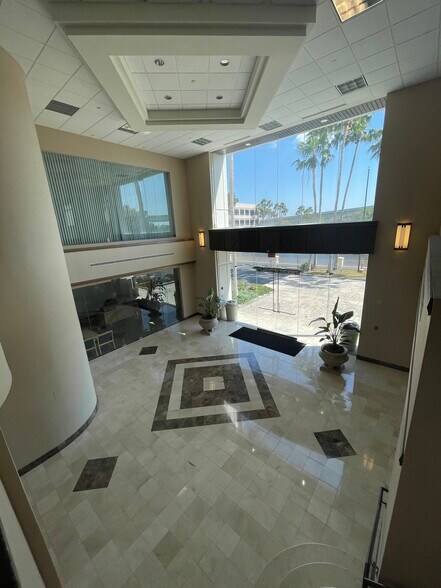 15500 Lightwave Dr, Clearwater, FL à louer - Photo intérieure – Image 3 sur 12