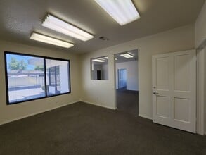 445 W Dakota Ave, Fresno, CA à vendre Photo intérieure– Image 2 sur 6