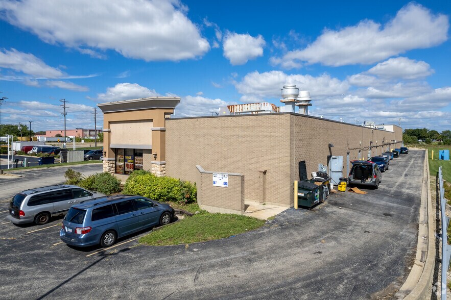 913-933 W Irving Park Rd, Itasca, IL à louer - Photo de l’immeuble – Image 3 sur 17