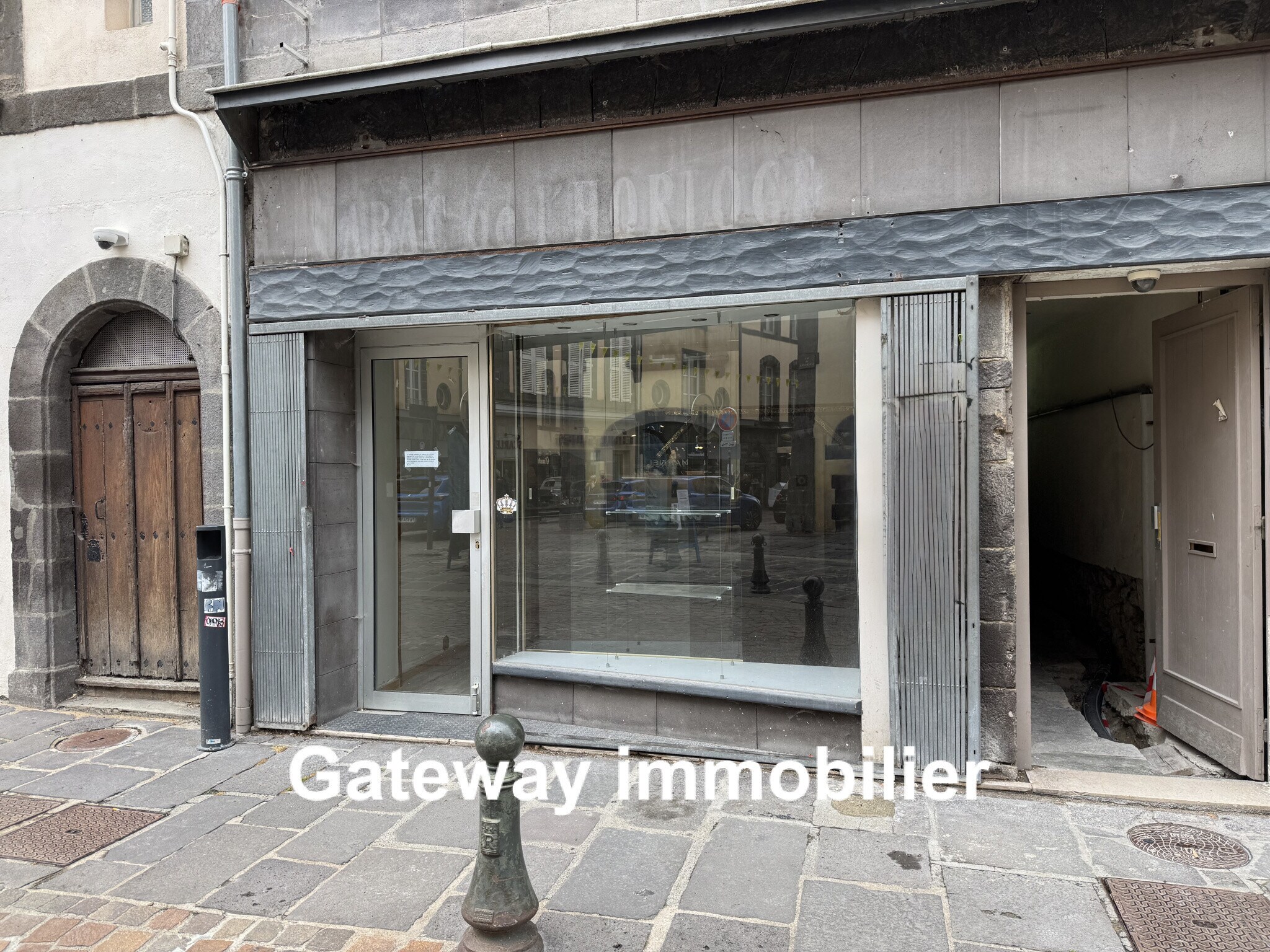 Local commercial dans Riom à vendre Photo de l’immeuble– Image 1 sur 7