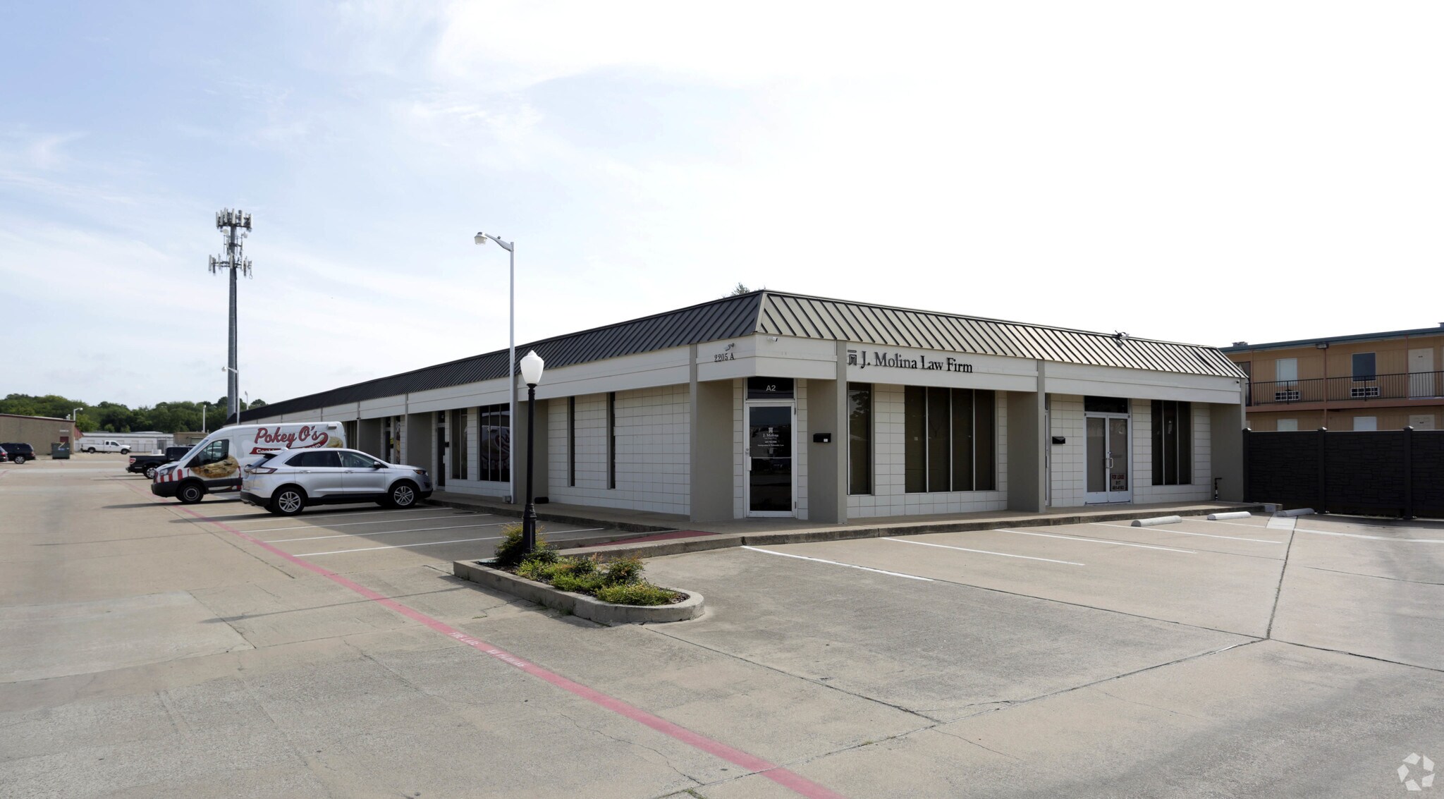 2205 W Division St, Arlington, TX à louer Photo de l’immeuble– Image 1 sur 9