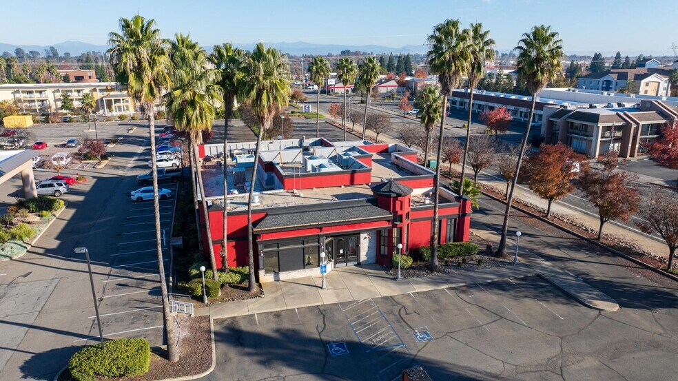 1987 Hilltop Dr, Redding, CA à louer - Photo de l’immeuble – Image 3 sur 33