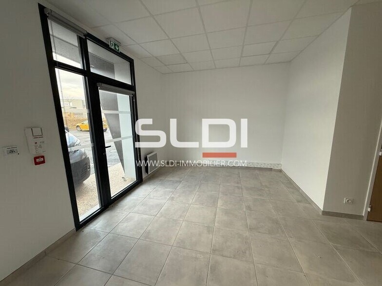 14 Rue Des Sablières, Saint-Quentin-Fallavier à louer - Photo intérieure – Image 3 sur 8