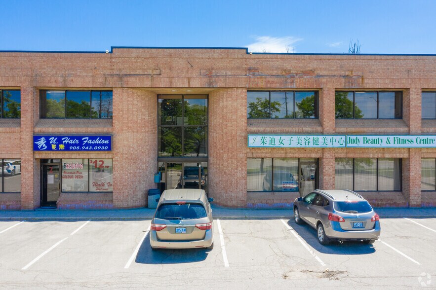 5 Mcintosh Dr, Markham, ON à vendre - Photo de l’immeuble – Image 2 sur 3
