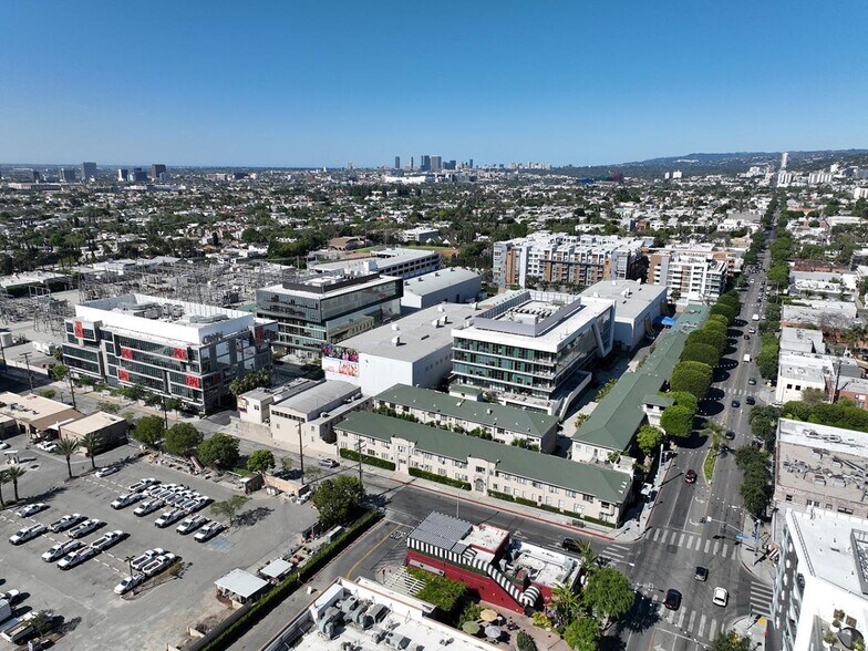 1041 N Formosa Ave, West Hollywood, CA à louer - Photo de l’immeuble – Image 2 sur 18
