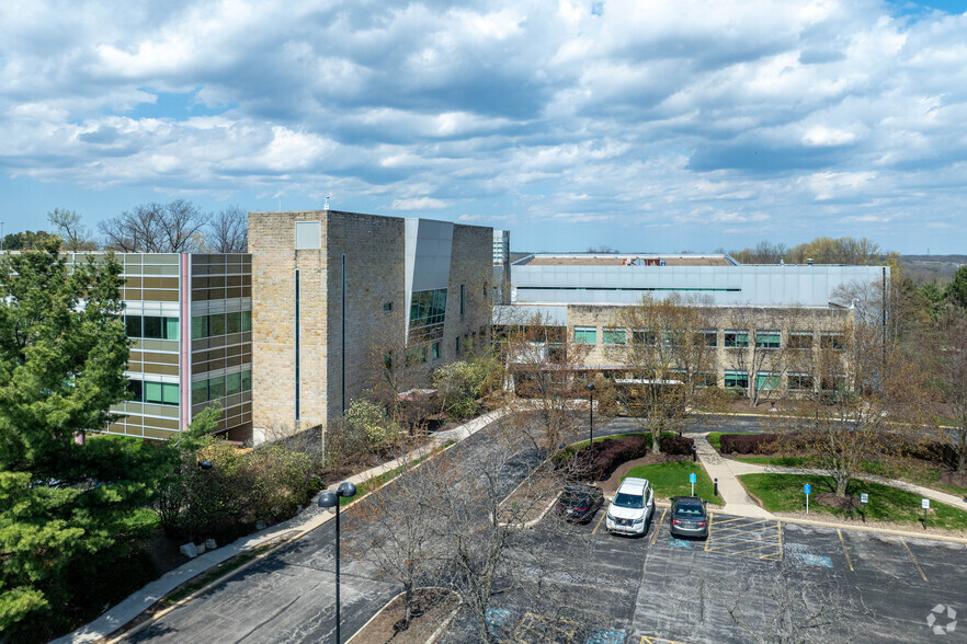 4020 Kinross Lakes Pky, Richfield, OH à louer - Photo principale – Image 1 sur 4