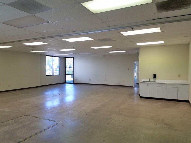 420 Executive Ct, Fairfield, CA à louer - Photo de l’immeuble – Image 2 sur 6