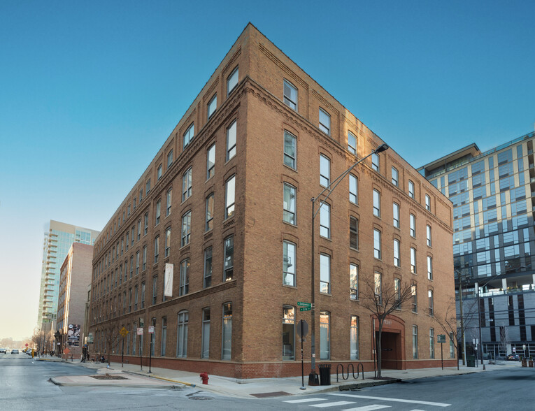 400 W Erie St, Chicago, IL à louer - Photo de l’immeuble – Image 1 sur 8
