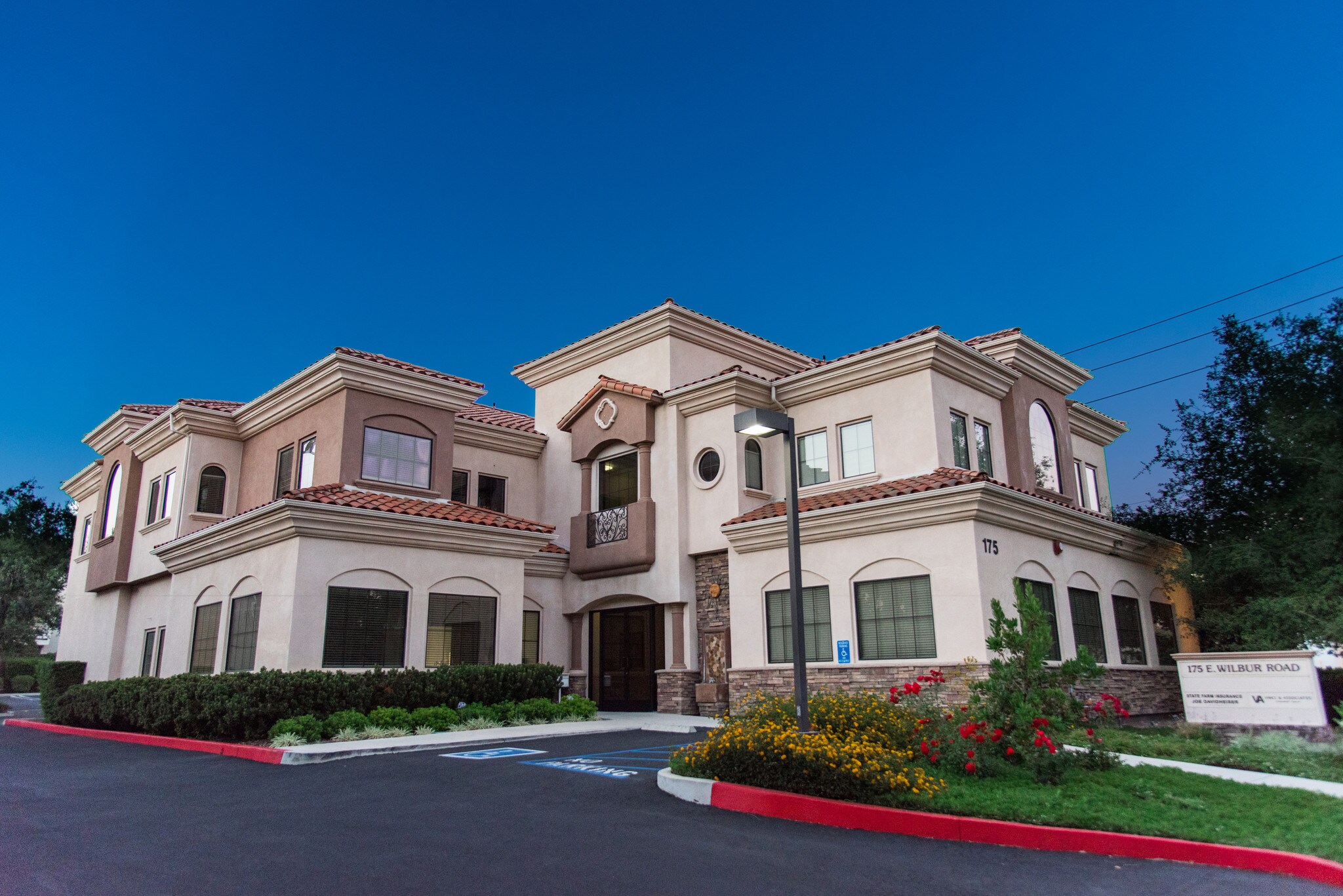 175 E Wilbur Rd, Thousand Oaks, CA à vendre Photo principale– Image 1 sur 17
