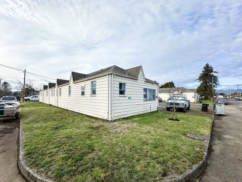 1010 Ivy Ave, Tillamook, OR à vendre - Photo de l’immeuble – Image 3 sur 9