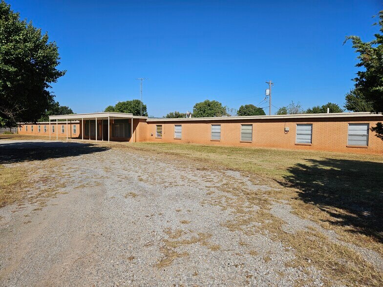 215 W 3rd St, Helena, OK à vendre - Photo de l’immeuble – Image 2 sur 14