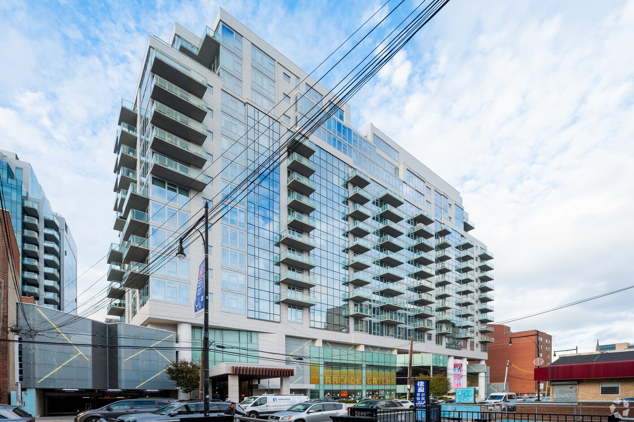 133-36 39th Ave, Flushing, NY à louer Photo principale– Image 1 sur 44