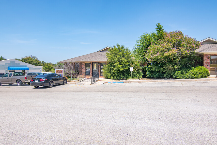 2504 Crockett Dr, Brownwood, TX à vendre - Photo de l’immeuble – Image 2 sur 26
