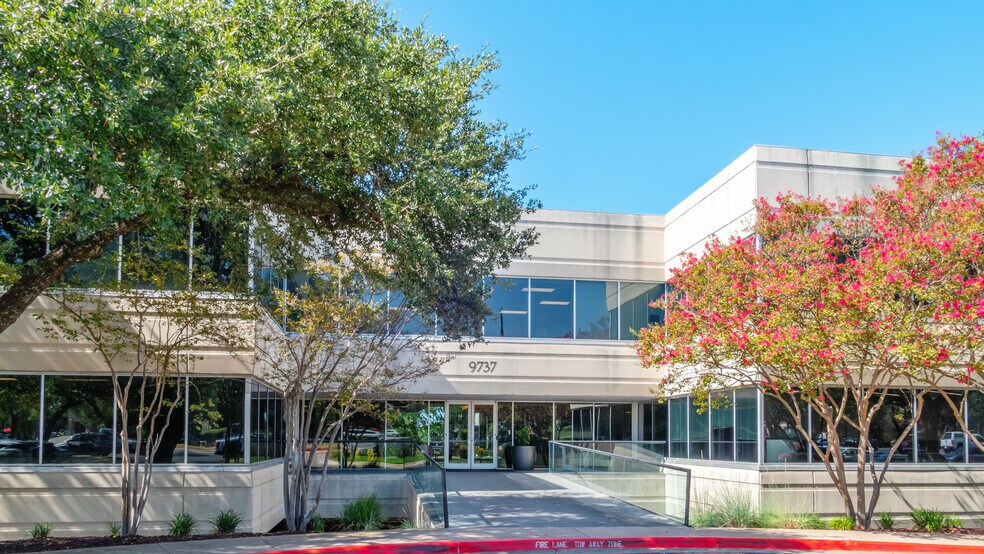 9737 Great Hills Trl, Austin, TX à louer - Photo de l’immeuble – Image 3 sur 11