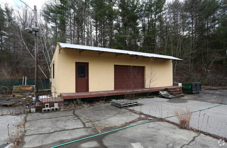 388 Palmer Rd, Ware, MA à vendre - Photo de l’immeuble – Image 2 sur 6
