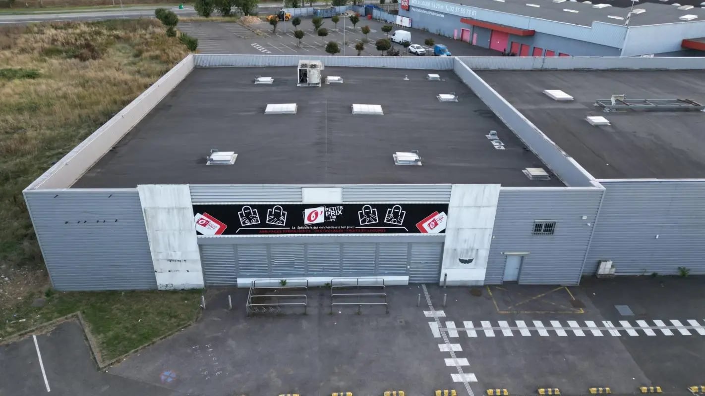 Local commercial dans Vernouillet à louer Photo principale– Image 1 sur 23