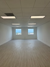 7791 NW 46th St, Doral, FL à louer Photo intérieure– Image 1 sur 4