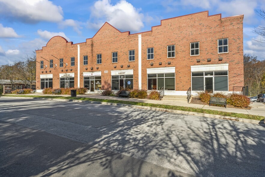 205 Center St, Mount Airy, MD à louer - Photo de l’immeuble – Image 2 sur 36