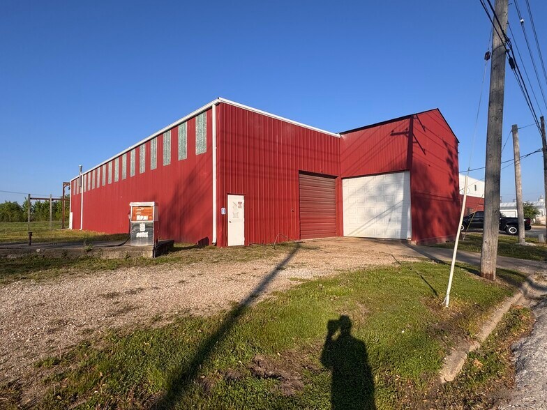400 Davis Street, Bushnell, IL à vendre - Photo de l’immeuble – Image 3 sur 21